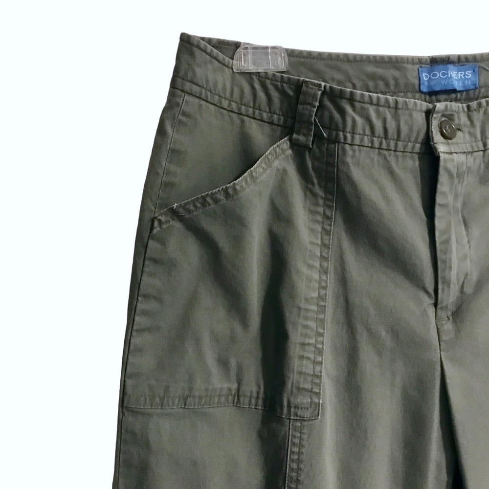 Dockers for Women Favorite Fit Cropped Cargo Pants Green - Picture 3 of 11